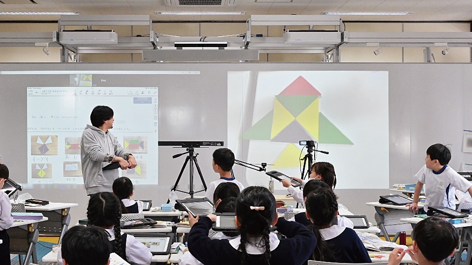 学習材のダイナミックな提示で子どもの関心・意欲を高めるSUGOI部屋の授業風景