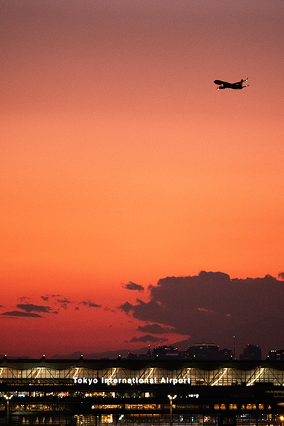 夕暮れの羽田空港