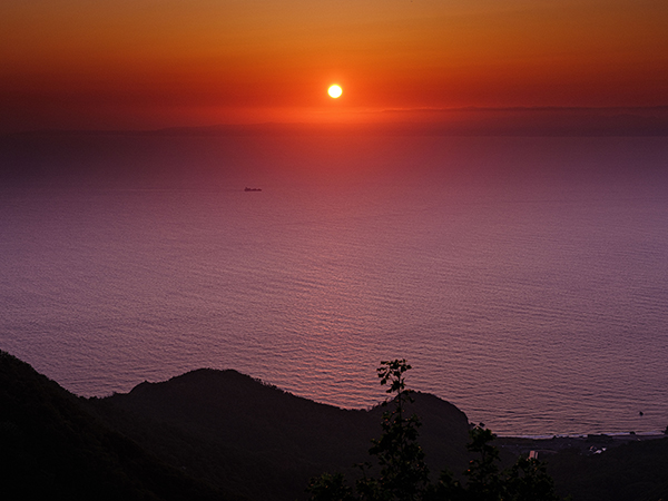 静寂の夕海〜弥彦山頂にて