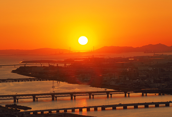 明石大橋に沈む夕日